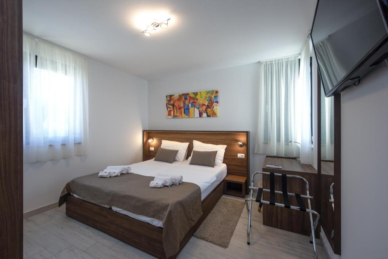 Family Friendly Apartments With A Swimming Pool Sveti Filip I Jakov, Biograd - 19325 Exterior photo